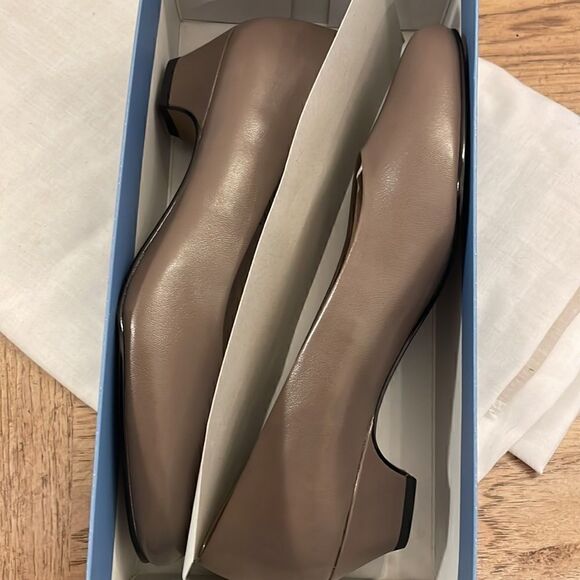 SOFT STYLE TAN LOW HEELS. NEW - Picture 7 of 10